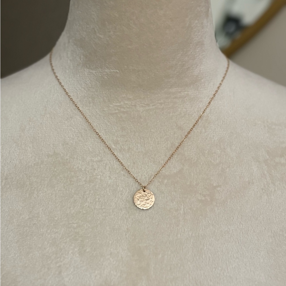 Elegant Gold Pendant Necklace